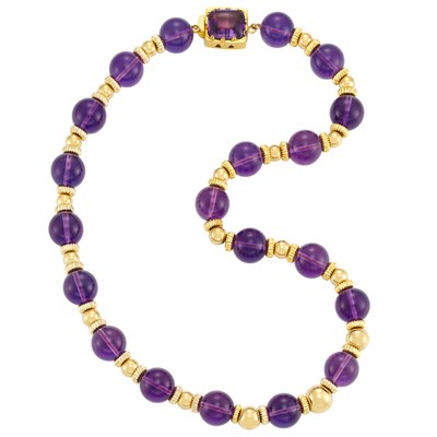 Lot 524 - Amethyst and Gold Bead Necklace with Cabochon Amethyst Clasp