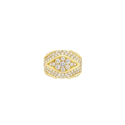 Lot 17 - Gold and Diamond Ring