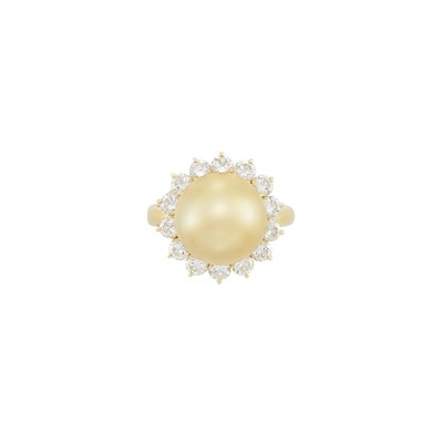 Lot 533 - Gold, Golden Cultured Pearl and Diamond Ring