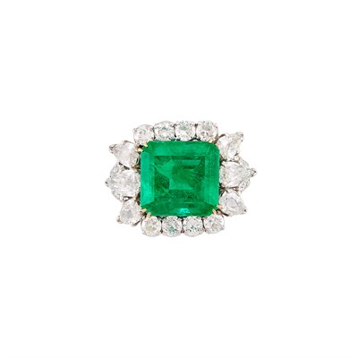 Lot 341 - Platinum, Gold, Emerald and Diamond Ring