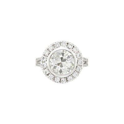 Lot 336 - White Gold and Diamond Ring