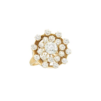 Lot 5 - Gold and Diamond Cluster Ring