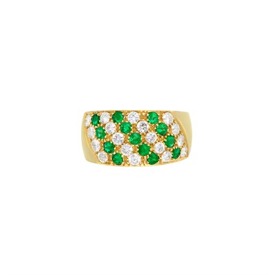Lot 254 - Gold, Emerald and Diamond Ring