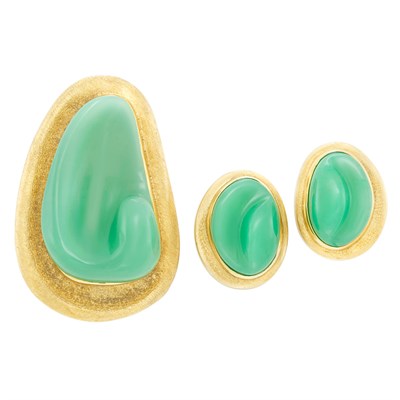 Lot 505 - Gold and Carved Green Chrysoprase Clip-Brooch and Pair of Earclips, Burle Marx