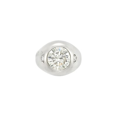 Lot 131 - Gentleman's White Gold and Diamond Gypsy Ring