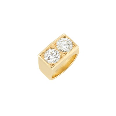 Lot 139 - Gold and Diamond Ring