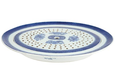 Lot 160 - Chinese Export Porcelain Blue Fitzhugh Oval...