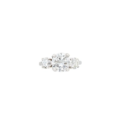Lot 348 - Platinum and Diamond Ring