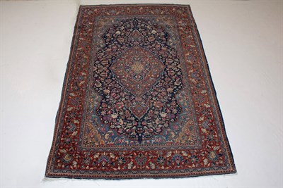 Lot 358 - Kashan Carpet The central pendant medallion on...
