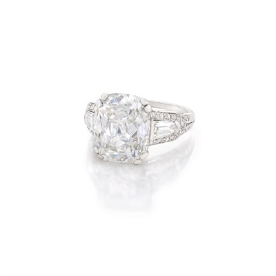 Lot 502 - Platinum and Diamond Ring