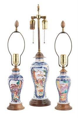 Lot 253 - Three Chinese Export Porcelain Blue Underglaze...