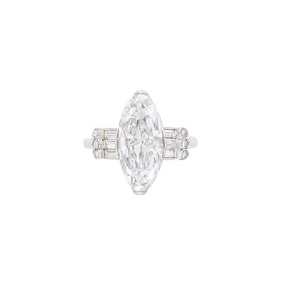Lot 269 - Platinum and Diamond Ring