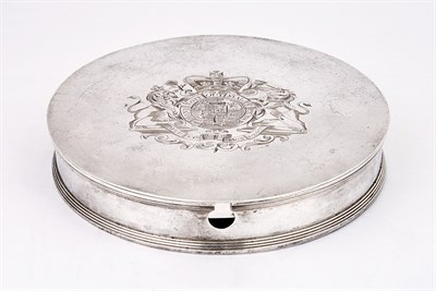Lot 217 - George III Sterling Silver Seal Box Naphthali...