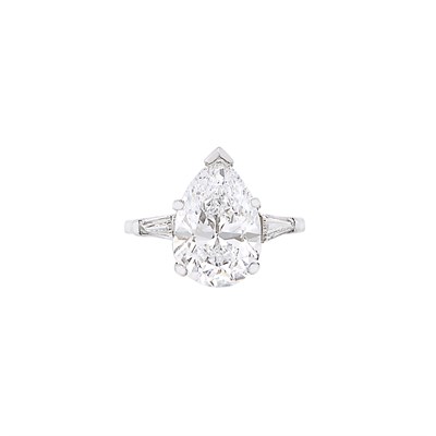 Lot 509 - Platinum and Diamond Ring