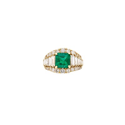 Lot 312 - Gold, Emerald and Diamond Ring