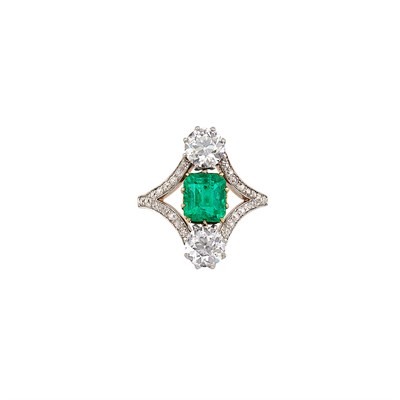 Lot 225 - Antique Gold, Platinum, Emerald and Diamond Ring