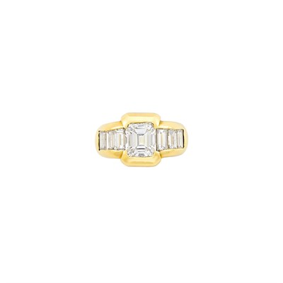 Lot 166 - Gold and Diamond Ring