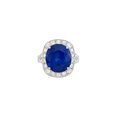 Lot 413 - White Gold, Sapphire and Diamond Ring