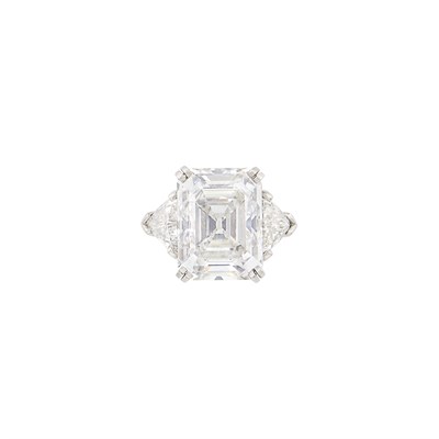 Lot 507 - Platinum and Diamond Ring