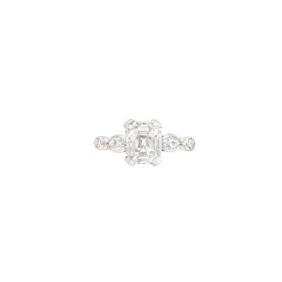 Lot 75 - Platinum and Diamond Ring