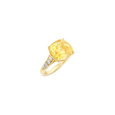 Lot 298 - Gold, Golden Sapphire and Diamond Ring