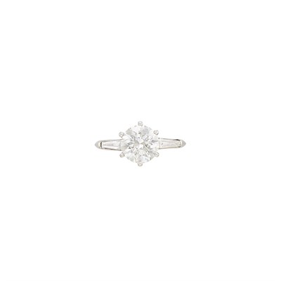 Lot 395 - Platinum and Diamond Ring