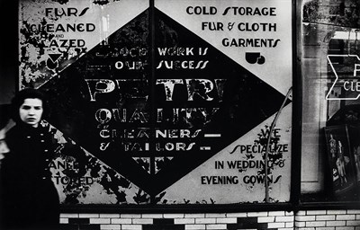 Lot 87 - KLEIN, WILLIAM (b. 1928) Petri Cleaners, New...
