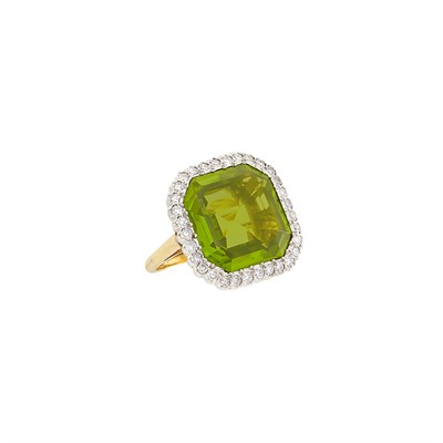 Lot 115 - Gold, Platinum, Peridot and Diamond Ring