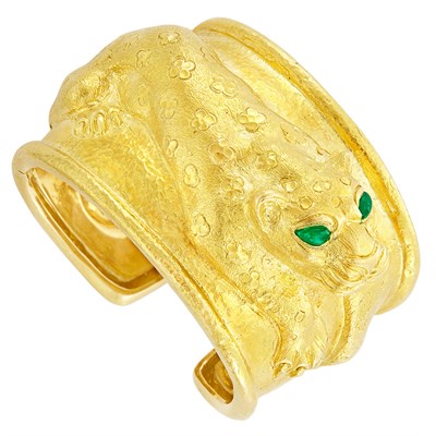 Lot 344 - Hammered Gold and Cabochon Emerald Leopard Cuff Bangle Bracelet, David Webb