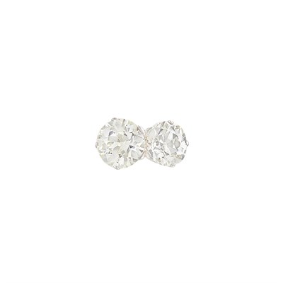 Lot 138 - Antique Gold, Platinum and Two Stone Diamond Ring