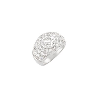 Lot 187 - Platinum and Diamond Ring