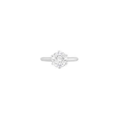 Lot 269 - Platinum and Diamond Ring