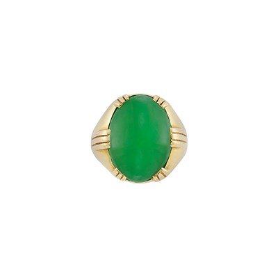 Lot 215 - Gold and Jade Ring