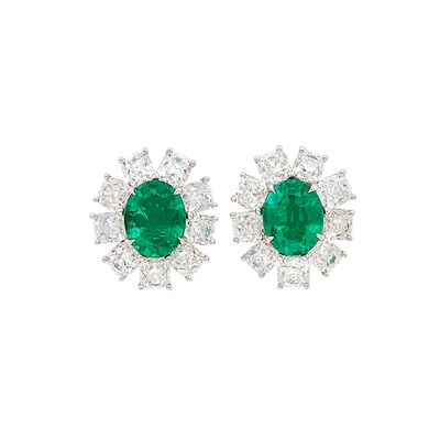 Lot 415 - Pair of Platinum, Emerald and Diamond Earclips