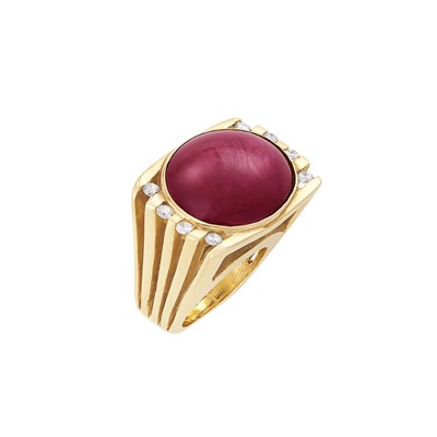 Lot 42 - Gold, Star Ruby and Diamond Ring