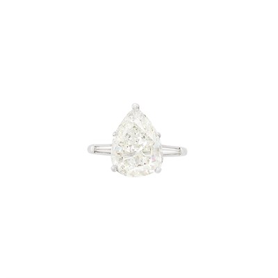 Lot 251 - Platinum and Diamond Ring