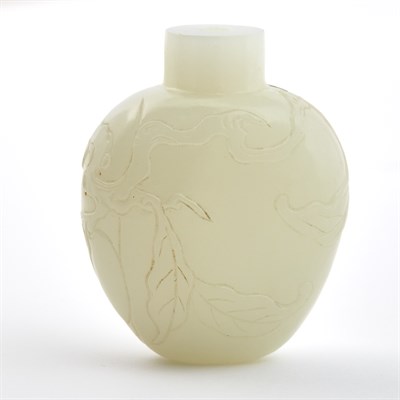 Lot 173 - Chinese White Jade 'Peach' Snuff Bottle Qing...