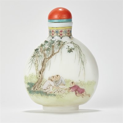Lot 138 - Chinese Enameled Glass Snuff Bottle 18th/19th...