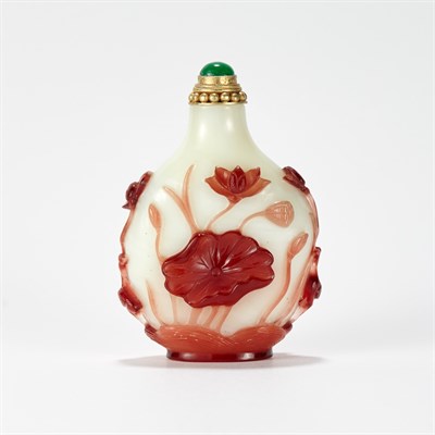 Lot 149 - Chinese Red Overlay White Glass Snuff Bottle...
