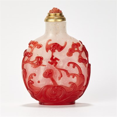 Lot 141 - Chinese Red Overlay Glass Snuff Bottle...