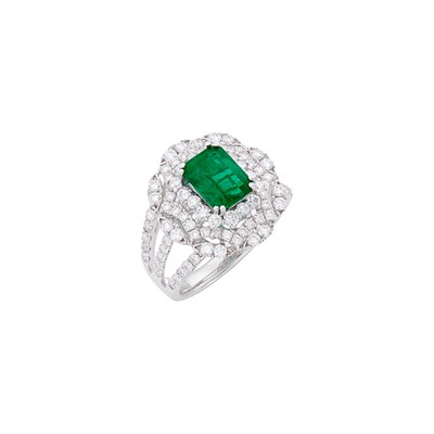 Lot 112 - Platinum, Emerald and Diamond Ring