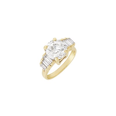 Lot 288 - Gold and Diamond Ring