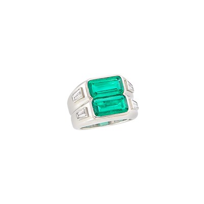 Lot 157 - Platinum, Emerald and Diamond Gypsy Ring