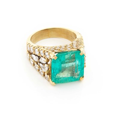 Lot 1609 - Gold, Emerald and Diamond Ring