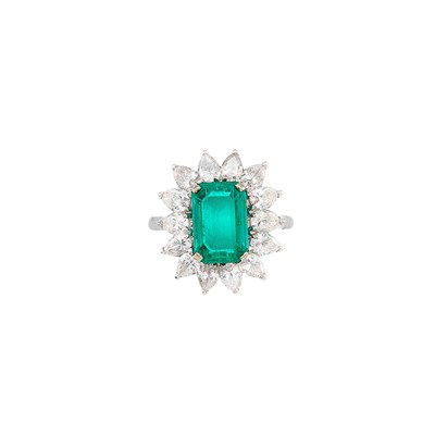 Lot 627 - Platinum, Emerald and Diamond Ring