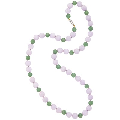 Lot 515 - Lavender Jade and Aventurine Quartz Bead Necklace with Gold, Platinum and Diamond Clasp