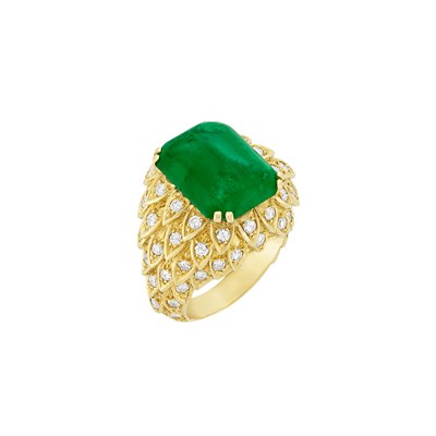 Lot 246 - Gold, Emerald and Diamond Ring