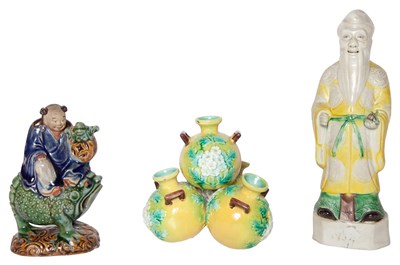 Lot 192 - Group of Three Chinese Porcelain Articles 19th...