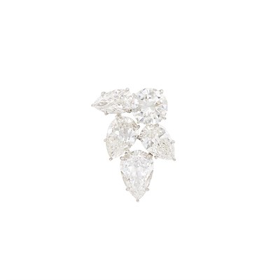 Lot 289 - Platinum and Diamond Cluster Pin