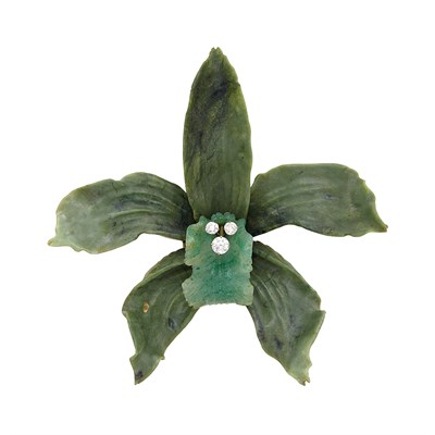 Lot 14 - Oversized Carved Nephrite and Aventurine Quartz, White Gold and Diamond Iris Clip